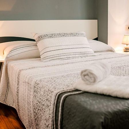 Apartamentos Enteros O Lagar Melide Eksteriør bilde