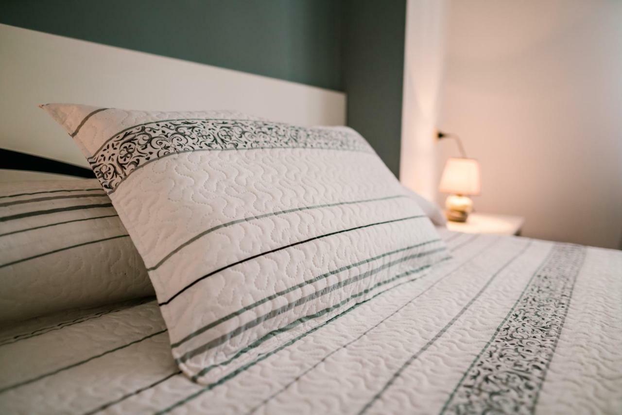 Apartamentos Enteros O Lagar Melide Eksteriør bilde
