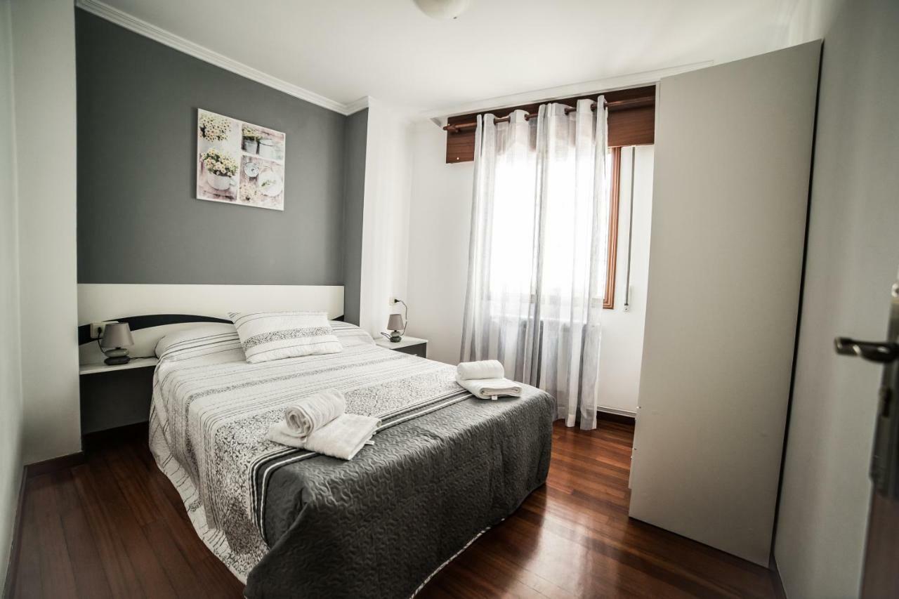Apartamentos Enteros O Lagar Melide Eksteriør bilde