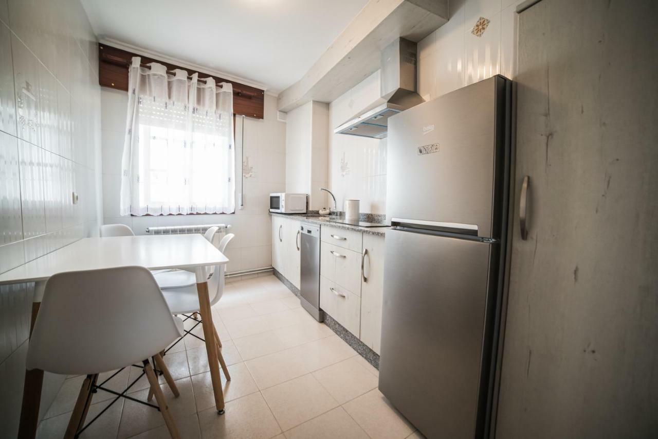 Apartamentos Enteros O Lagar Melide Eksteriør bilde