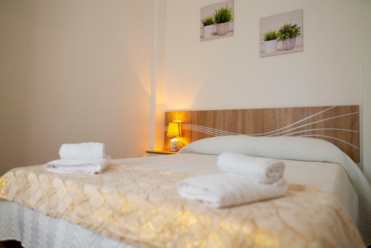 Apartamentos Enteros O Lagar Melide Eksteriør bilde